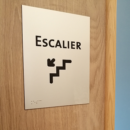 signalétique braille pmr