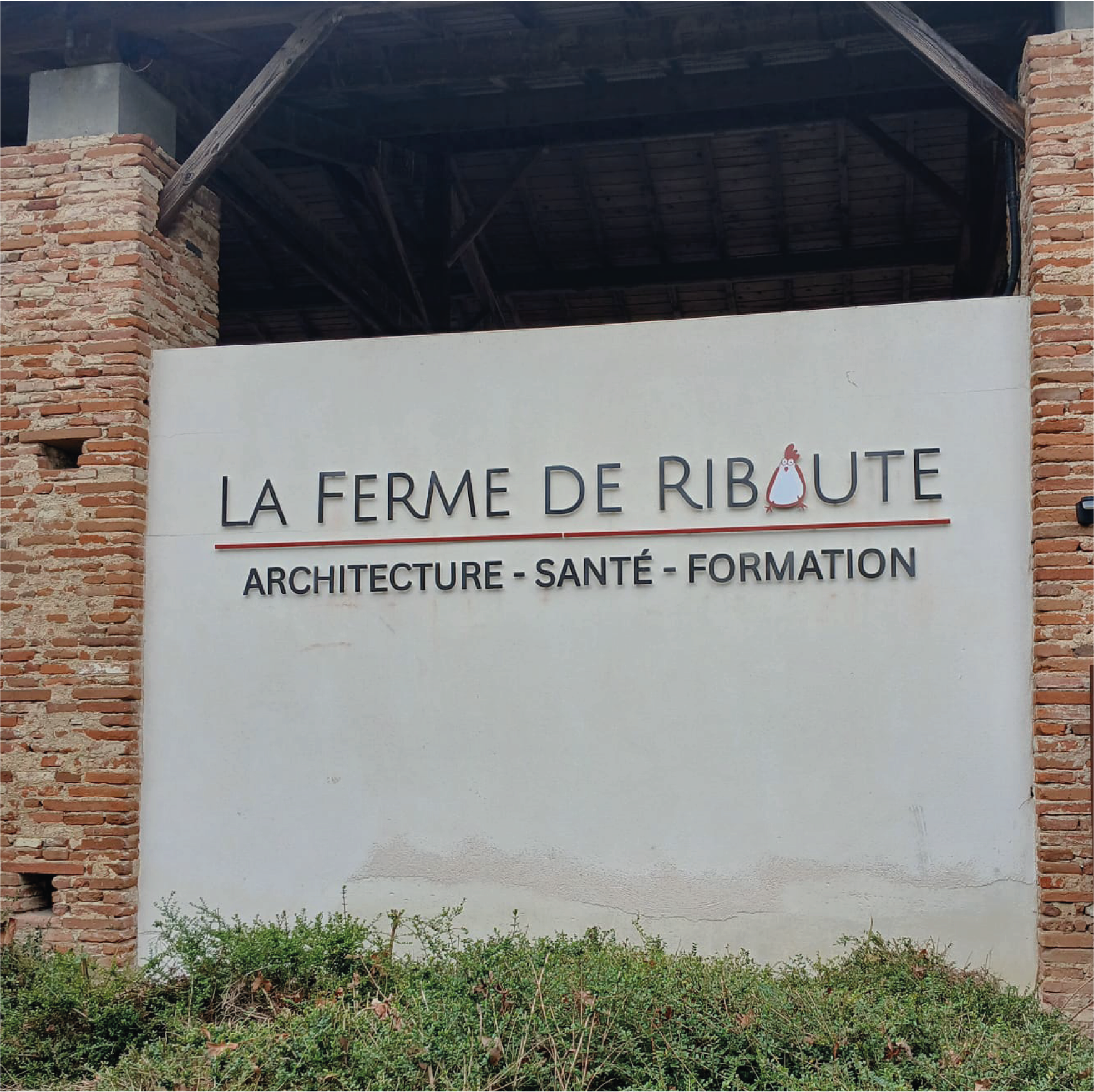 Lettres découpées murales
