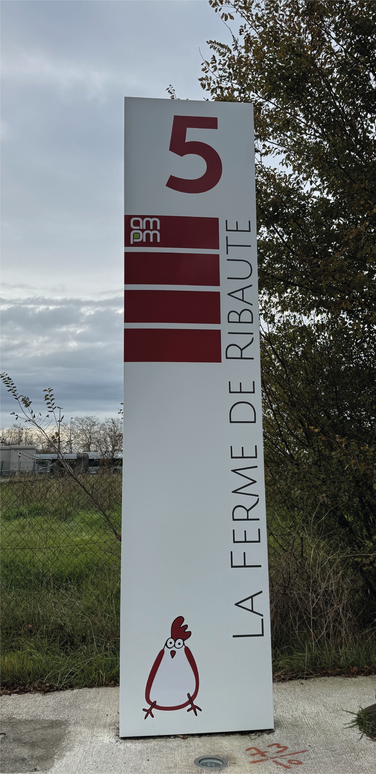 Enseigne totem extérieure