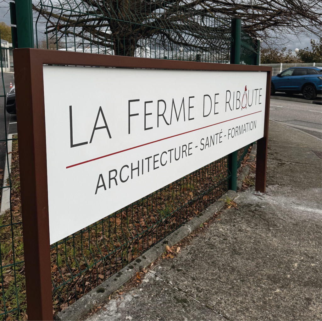 Enseigne extérieure sur-mesure